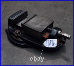 Bridgeport type machinists' vise 5 jaws (inv 47436)