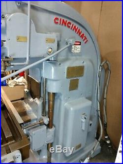 Cincinnati #3 Vertical Milling Machine 65x15 Table