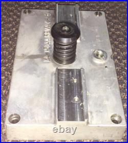 Nice HAAS 14-1514A CNC vertical mill mount & box & Haas 93-1120A coolant tip