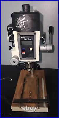 Shop Fox M1036 Micro Mill Machine Variable Speed Digital Height Gauge 110V 0.2HP