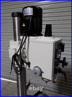 Vectrax Geared Head Mill Drill Machine 20-7/16 Swing 65 1550 RPM 220v 1 Ph